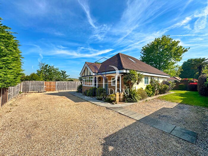4 Bedroom Detached Bungalow To Rent In Iver, SL0