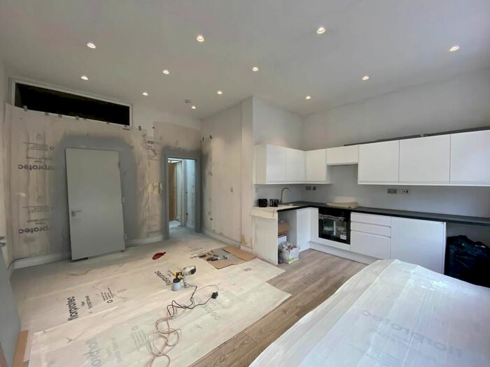 2 Bedroom Flat To Rent In Upper Tachbrook Street, London, SW1V