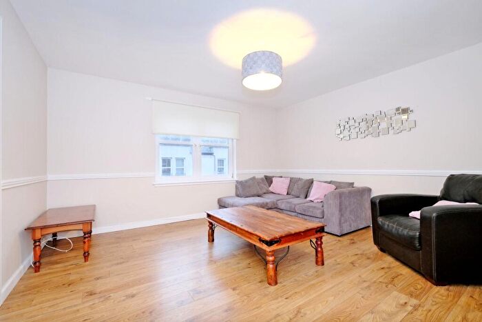 2 Bedroom Flat To Rent In Chapel Street, City Centre, Aberdeen, AB10