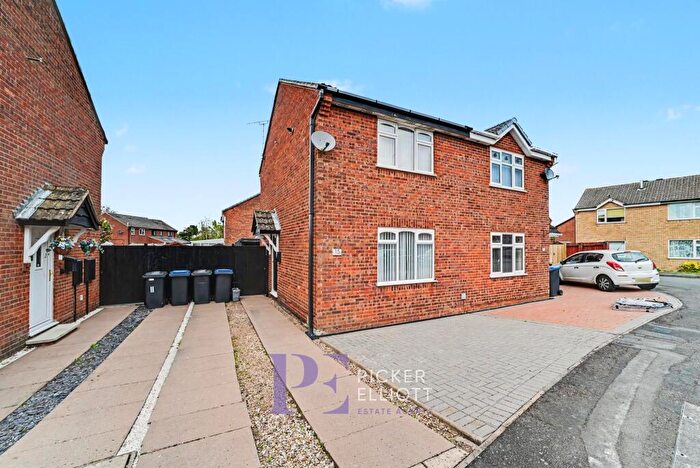 2 Bedroom Semi-Detached House For Sale In Severn Avenue, Hinckley, LE10