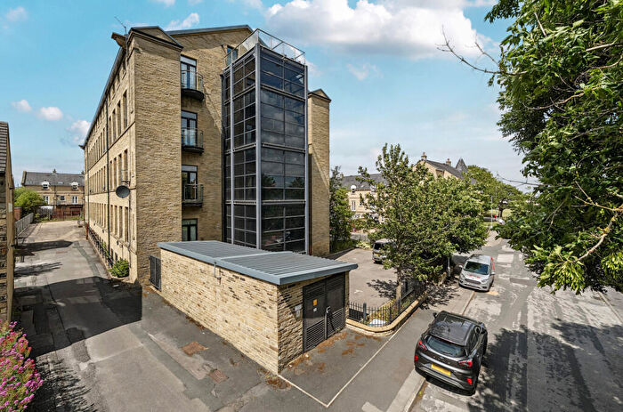 1 Bedroom Flat For Sale In Cavendish Court, Drighlington, Bradford, West Yorkshire, BD11