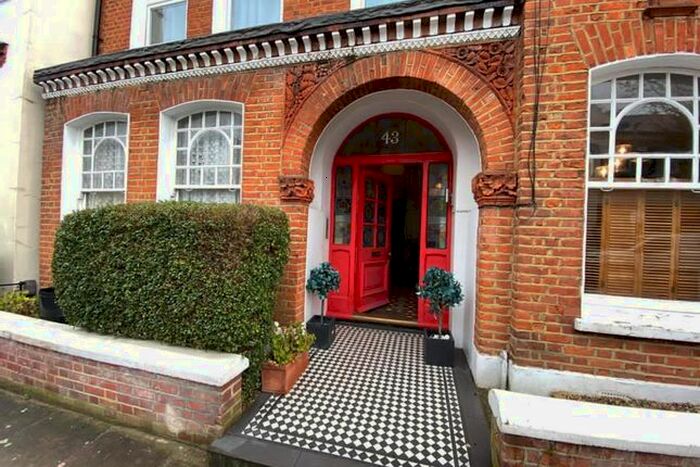 2 Bedroom Flat To Rent In Dafforne Road, Tooting, SW17