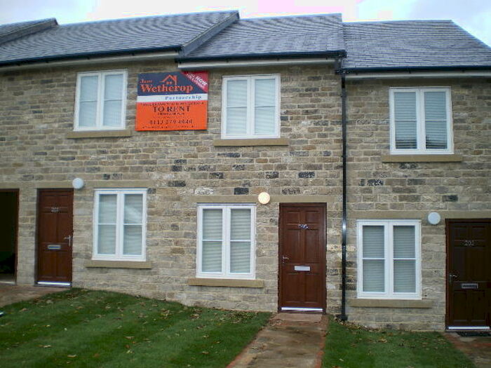 2 Bedroom Town House To Rent In Longley, Huddersfield, HD4