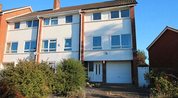 3 Bedroom Property For Sale In Mead Way, Bromley, BR2