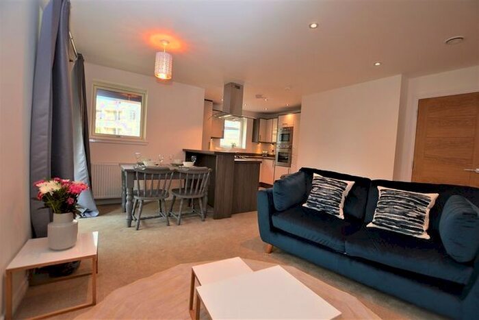 2 Bedroom Flat To Rent In Hatters Lane, Edinburgh EH7