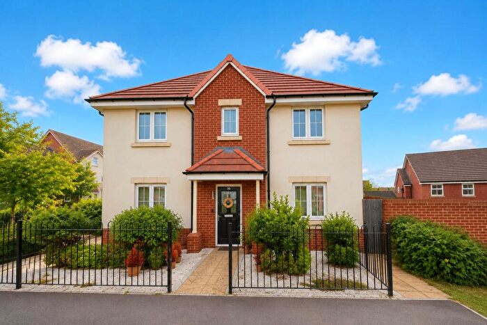 3 Bedroom Semi-Detached House For Sale In Chapman Drive, Binfield, Bracknell, Berkshire, RG42
