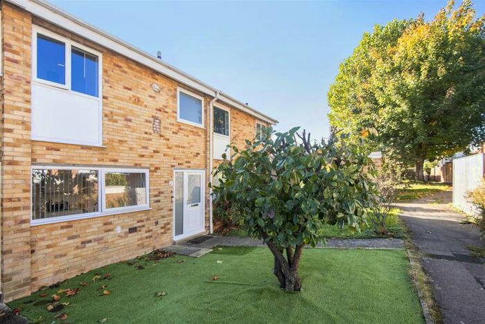 3 Bedroom Terraced House For Sale In Kelso Mews, Caversham, Reading, RG4