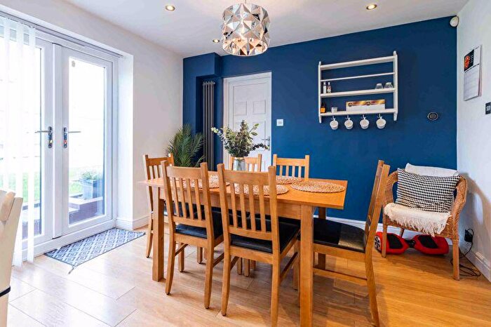4 Bedroom Detached House For Sale In Trafalgar Avenue, Bletchley, Milton Keynes, MK3