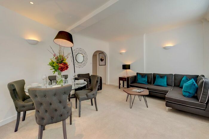 2 Bedroom Flat To Rent In Hill Street, Mayfair, London, W1J