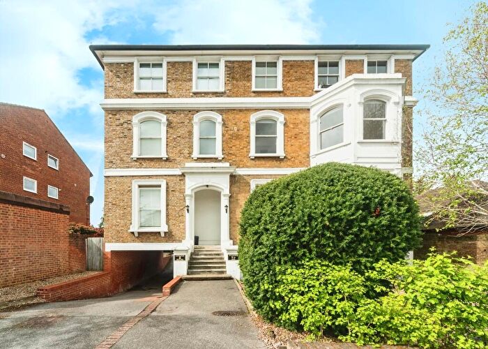 1 Bedroom Apartment To Rent In Berrylands, Surbiton, KT5