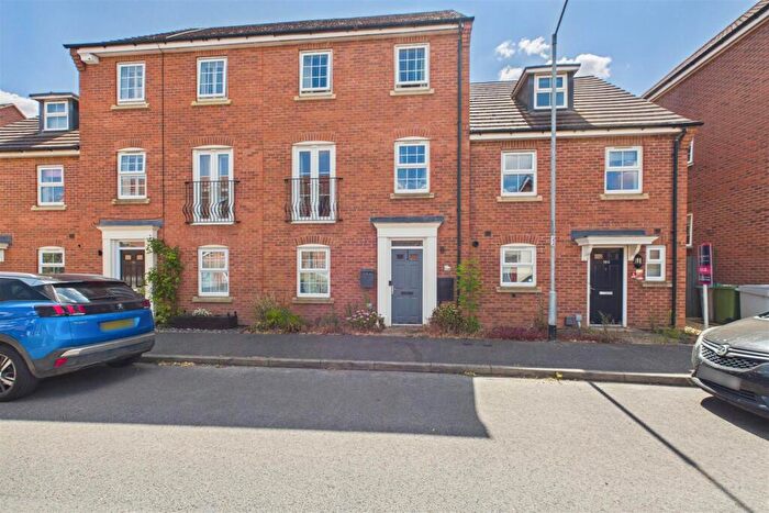 4 Bedroom Town House For Sale In Goldstraw Lane, Fernwood, Newark, NG24