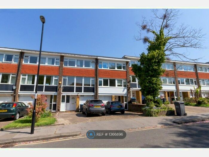 4 Bedroom Terraced House To Rent In Croydon, Croydon, CR0