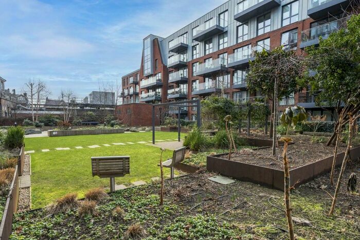 2 Bedroom Flat To Rent In Gaumont Place, London, SW2