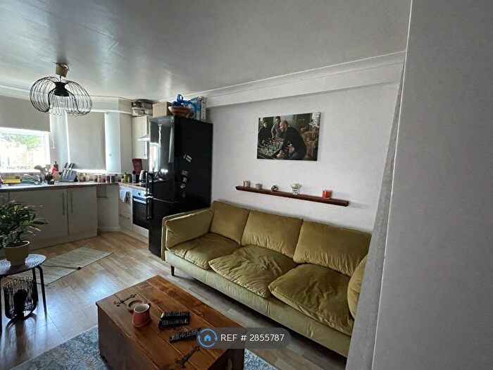 2 Bedroom Flat To Rent In Waddon, Croydon, CR0