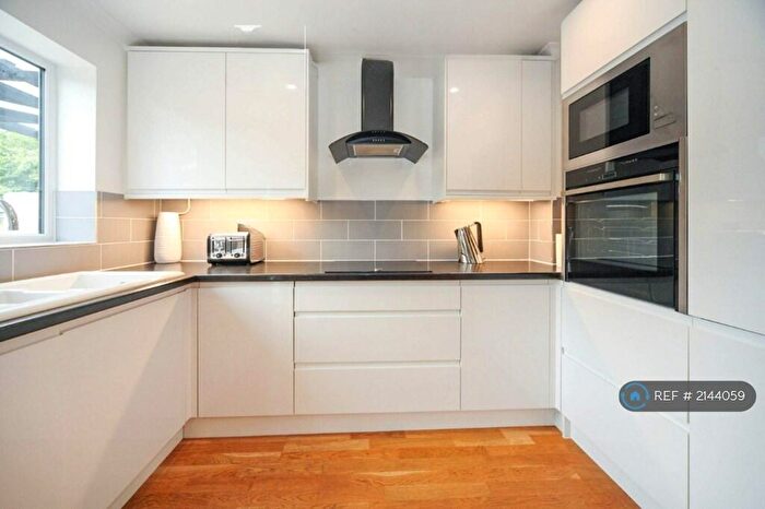 3 Bedroom Semi-Detached House To Rent In Thornhill Close, Houghton Regis, LU5