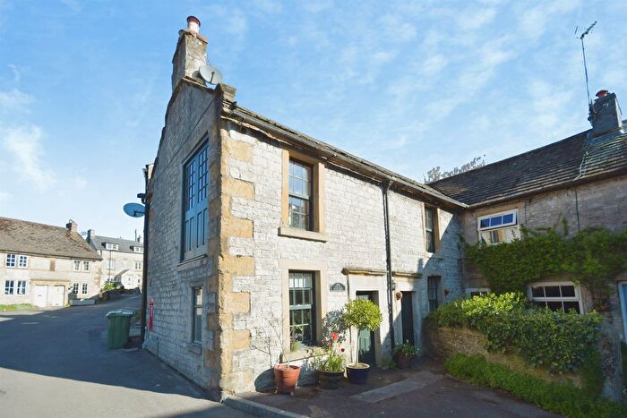 3 Bedroom Property For Sale In Market Square, Tideswell, Buxton, SK17