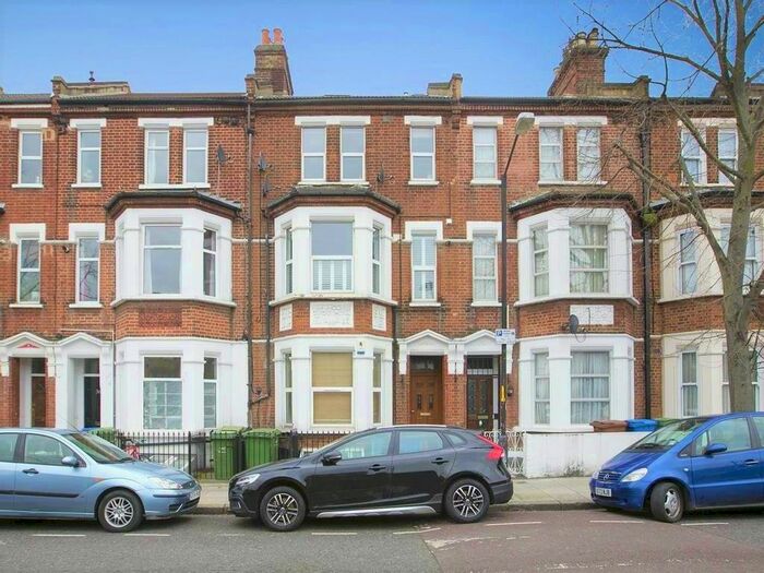 5 Bedroom Flat To Rent In Valmar Road, London, SE5
