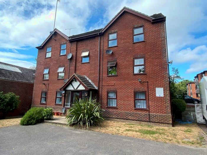 2 Bedroom Apartment To Rent In Pound Road, Aldershot, GU12