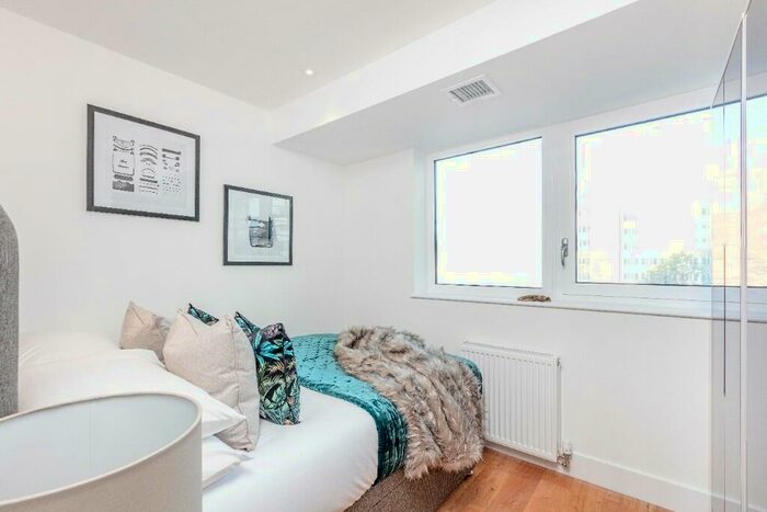 2 Bedroom Flat To Rent In Edridge Road, Surrey, CR0