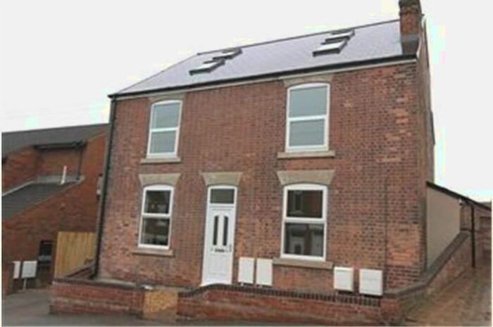 2 Bedroom Flat To Rent In Station Lane, New Whittington, Chesterfield, S43