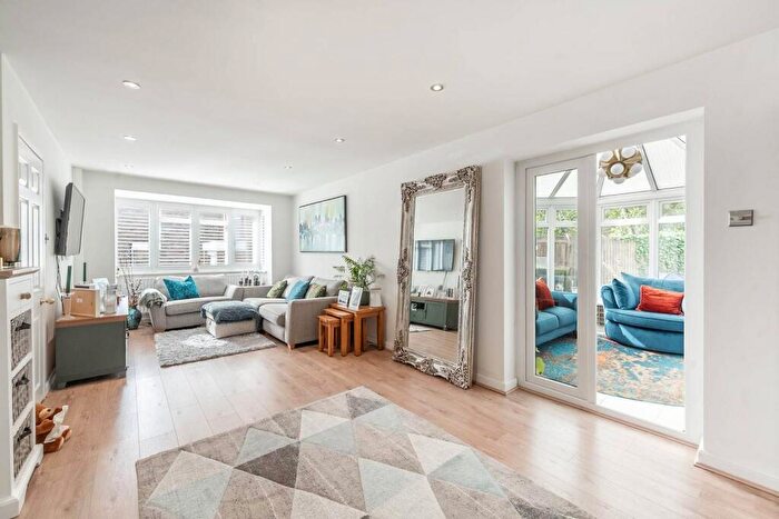 3 Bedroom Detached House For Sale In Acacia Close, Stanmore, HA7