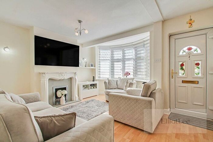 3 Bedroom Terraced House For Sale In Wyresdale Crescent, Perivale, UB6