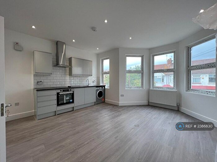 3 Bedroom Flat To Rent In Downhills Park Road, London, N17