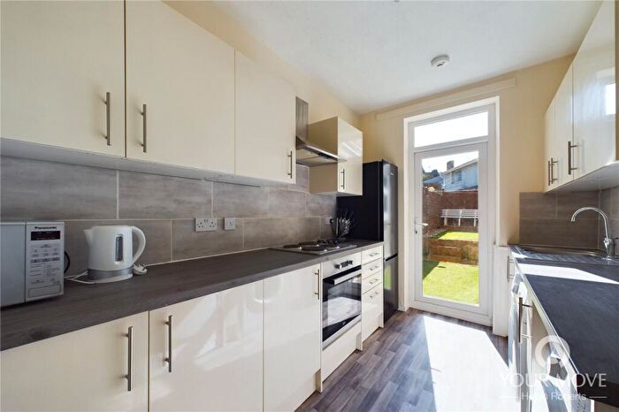 3 Bedroom House To Rent In Military Road, The Mounts, Northampton, NN1