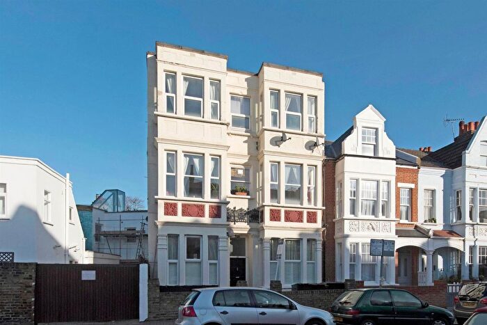 1 Bedroom Flat For Sale In Chelverton Road, London, SW15