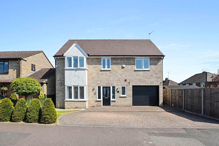 4 Bedroom Detached House For Sale In Wroxham Gardens, Potters Bar, EN6
