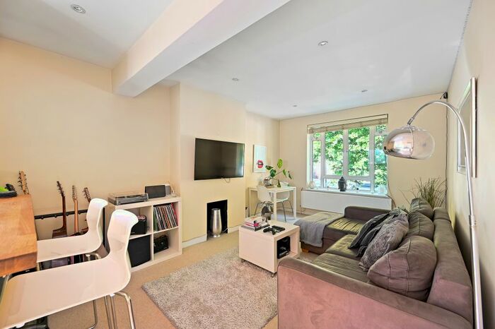 2 Bedroom Flat For Sale In Ladbroke Grove, North Kensington, London, W10
