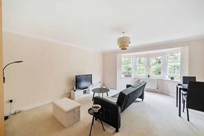 2 Bedroom Flat For Sale In Cornwall House, Portland Crescent, Harrogate, North Yorkshire, HG1