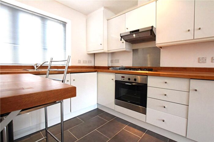 1 Bedroom Flat To Rent In Bernhard Baron House, Whitechapel, London, E1