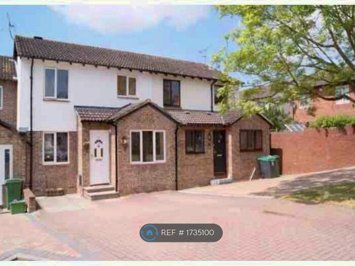 3 Bedroom Terraced House To Rent In Latimer Drive, Calcot, Reading, RG31