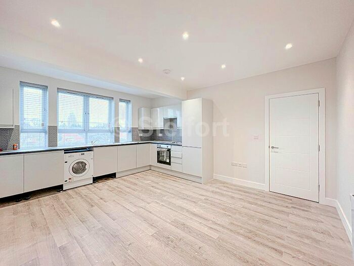 2 Bedroom Flat To Rent In Mottingham Road, London, SE9