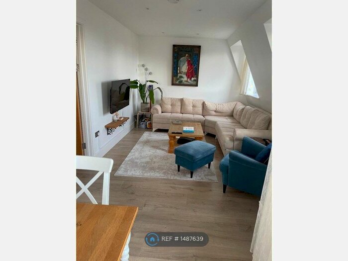 2 Bedroom Flat To Rent In Sahin House, London, E8