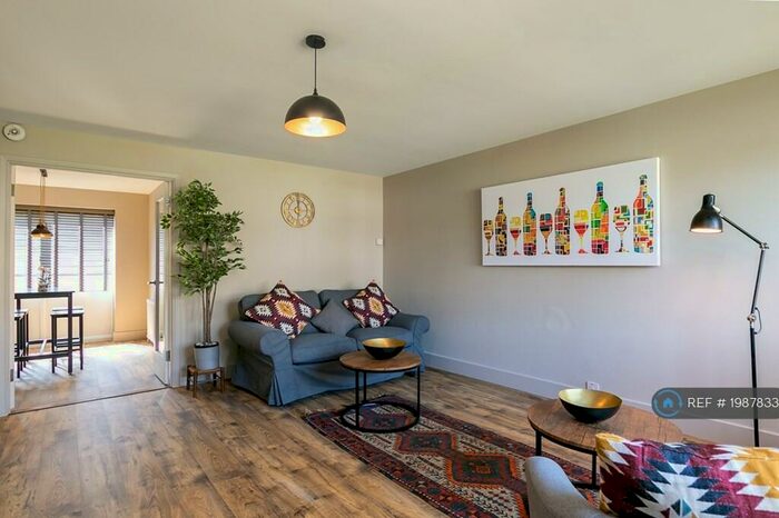 3 Bedroom Semi-Detached House To Rent In Roundhead Drive, Thame, OX9