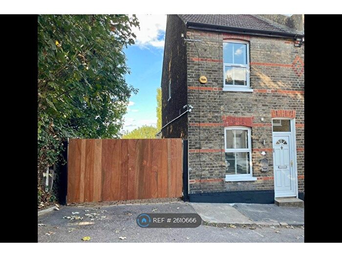 2 Bedroom End Of Terrace House To Rent In Castle Street, Greenhithe, DA9