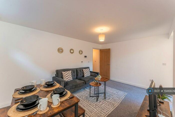 2 Bedroom Flat To Rent In Nurses Doctors Professionals, Luton, LU1