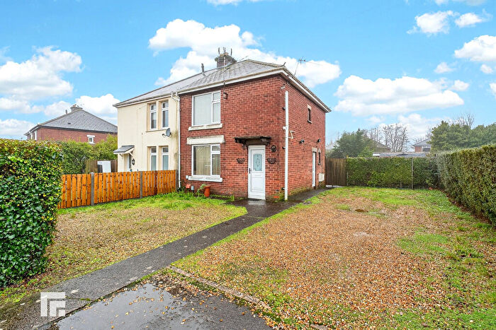 3 Bedroom Semi-Detached House For Sale In Hinchsliff Avenue, Barry, CF62