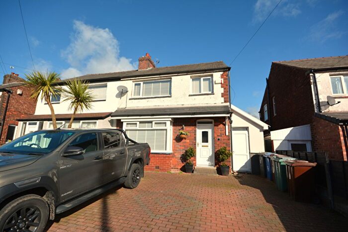 3 Bedroom Semi-Detached House To Rent In Lilac Grove, Prestwich, M25