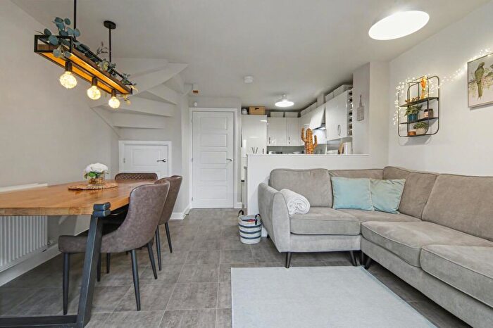 3 Bedroom Semi-Detached House For Sale In Fleece Lane, Nuneaton, CV11