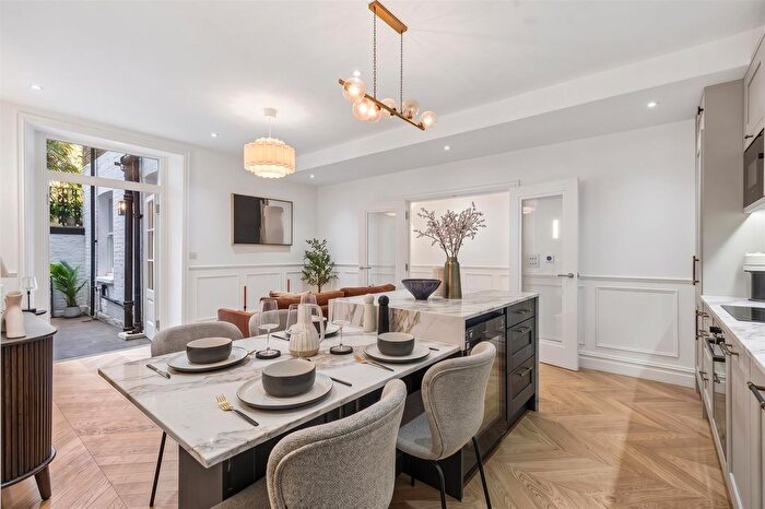 2 Bedroom Flat For Sale In Nevern Square, SW5