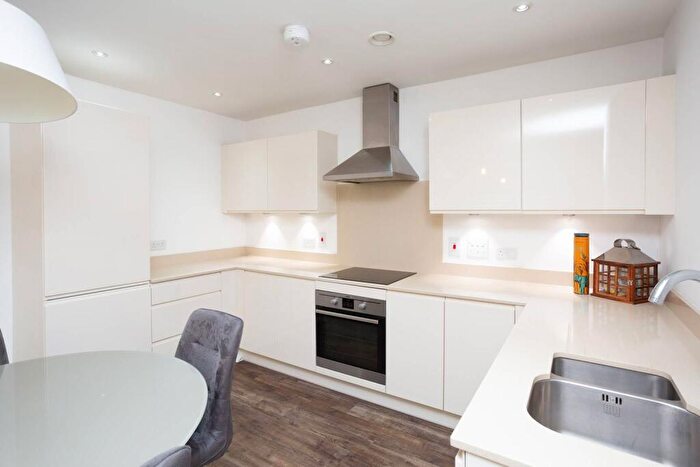 2 Bedroom Flat For Sale In The Embankment, Hemel Hempstead, HP3