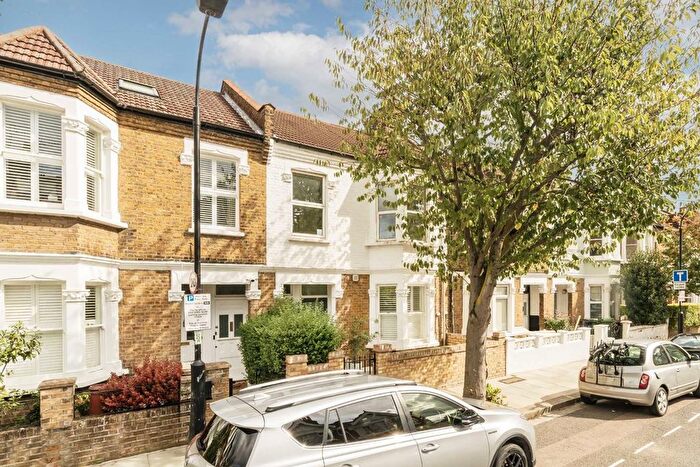 2 Bedroom Maisonette For Sale In Eynham Road, North Kensington, W12