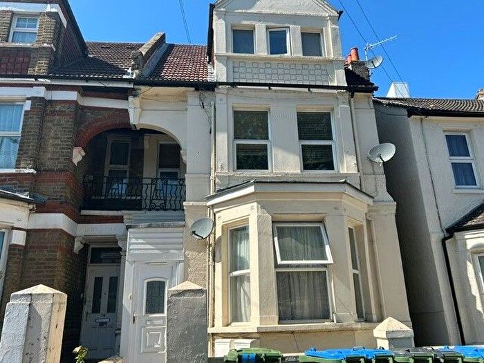 3 Bedroom Maisonette To Rent In Griffin Road, London, SE18