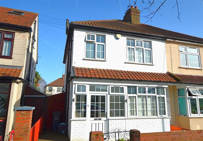 3 Bedroom Property For Sale In Maswell Park Road, Hounslow, TW3