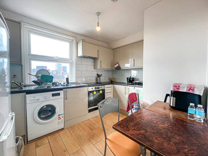 2 Bedroom Flat To Rent In Caledonian Road, Islington, London, N1