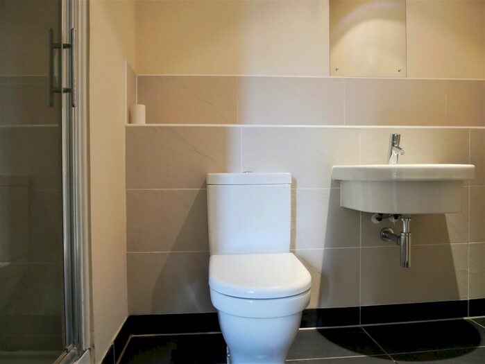 2 Bedroom Flat To Rent In Drayton Green Road, West Ealing, W13