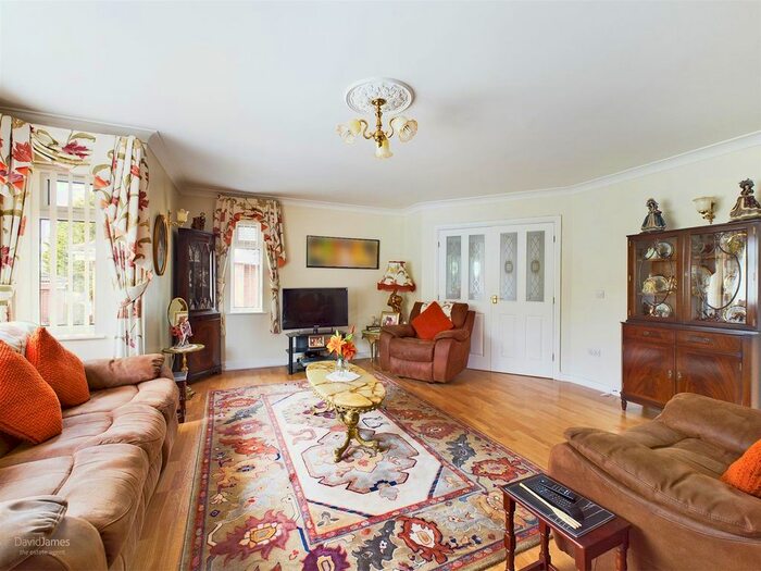 2 Bedroom Detached Bungalow For Sale In Gedling Road, Arnold